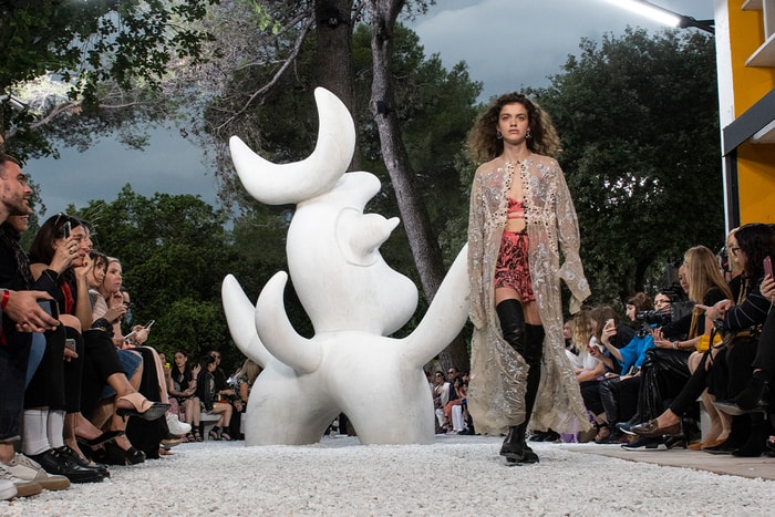 關閉近兩世紀的建築重新開放!Louis Vuitton Cruise 2020 時裝騷選址展現品牌藝術理念