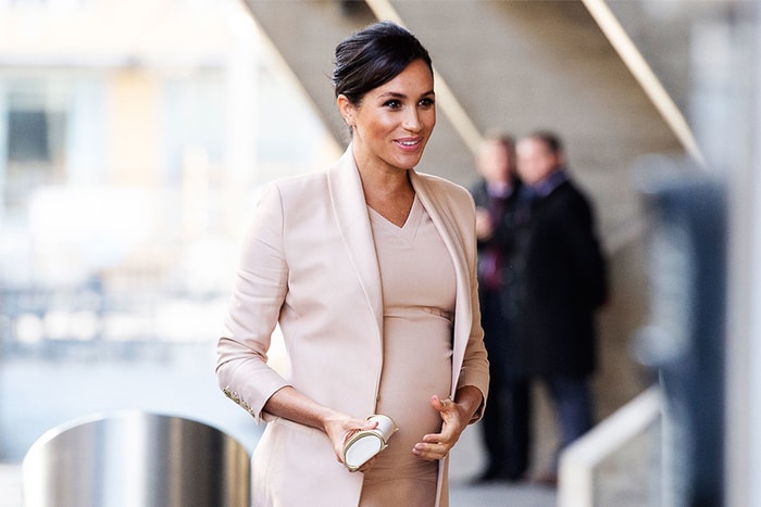 網上瘋傳短片:梅根出席活動,肚裡寶寶輕踢她這一幕被意外發現!