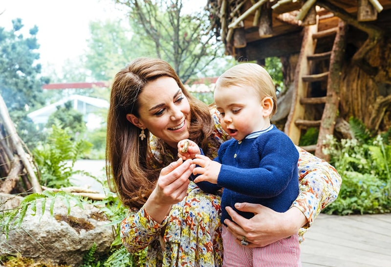 kate-middleton-prince william george-charlotte-louis-family photos