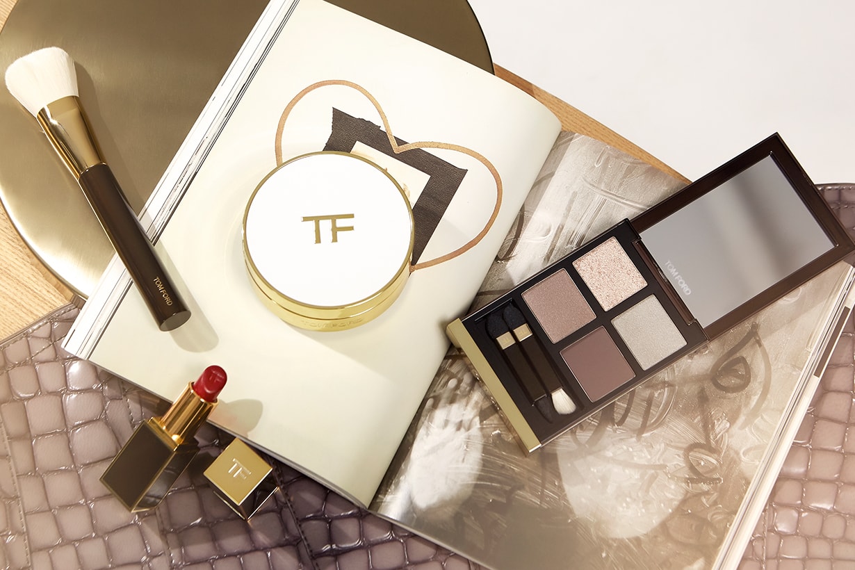 TOM FORD Soleil Glow Tone Up Foundation Hydrating Cushion Compact