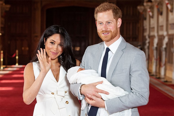 哈里王子和梅根兒子 Archie 正面照曝光，渾圓雙眼看起來非常精靈！