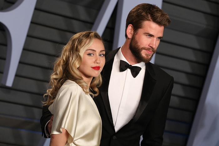 Miley Cyrus 被男粉絲當眾扯髮強吻!她以這個強而有力的 Hashtag 憤怒指責此瘋狂行為