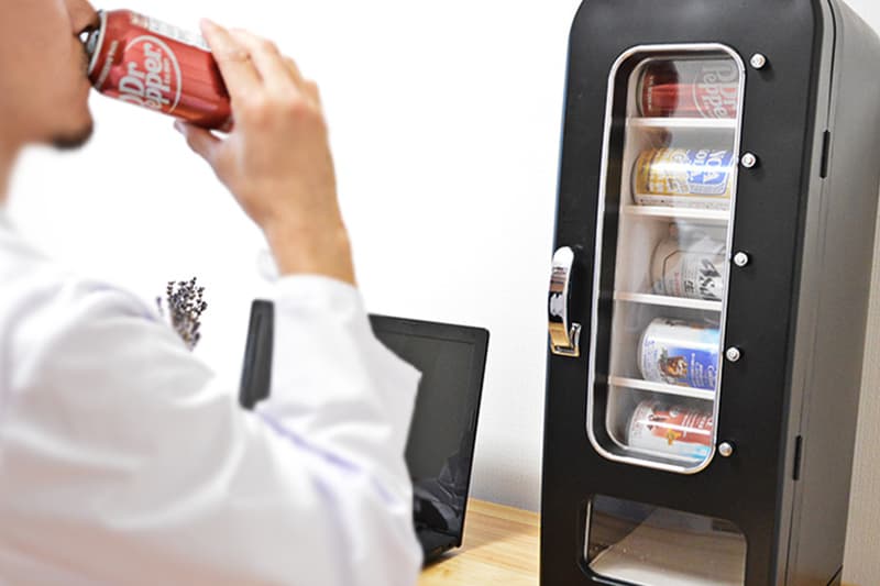 Japan thanko Vending Machine on the table