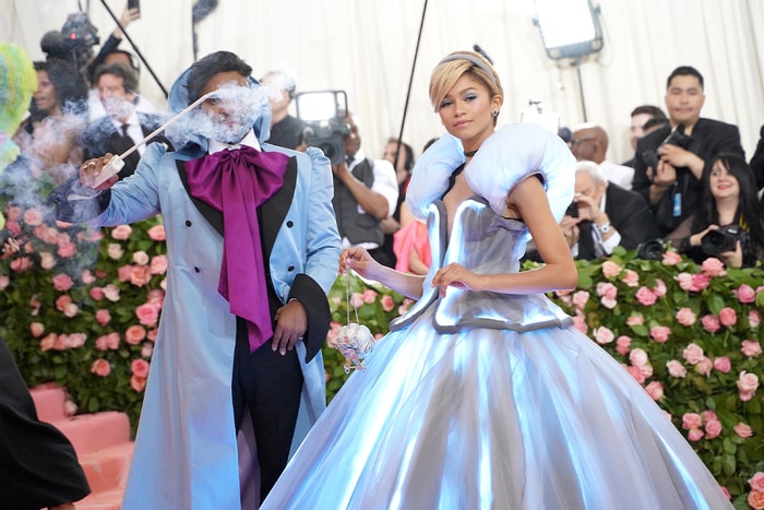 灰姑娘造型被批評故技重施?Zendaya 隔空反駁對方,火藥味十足!