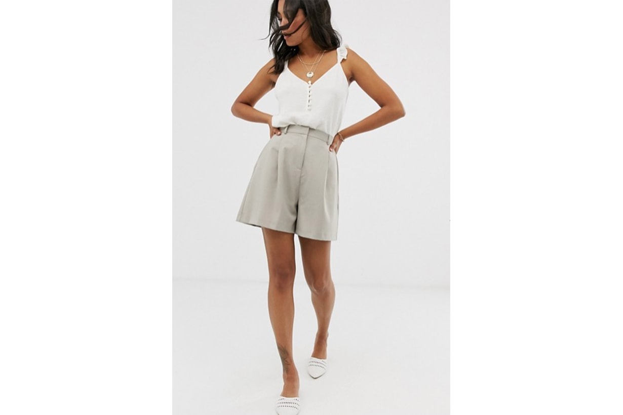 ASOS DESIGN Mom Shorts in Stone