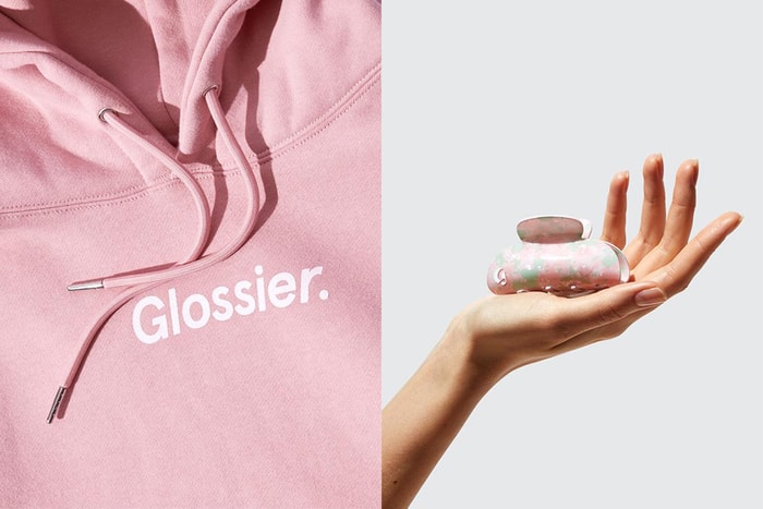 Glossier 首度推出 GlossiWEAR 系列！衛衣、髮夾⋯絕對會攻陷妳的少女心