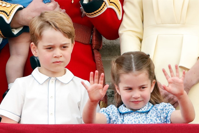 凱特也阻止不及?夏洛特「奇招」搶鏡,竟向群眾鬼馬吐舌頭!