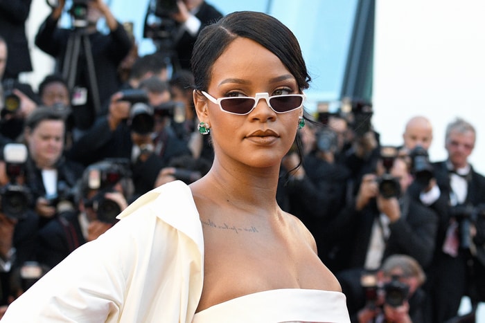 網絡都在討論這款專屬 Rihanna 的香氣,「像是天堂的味道!」