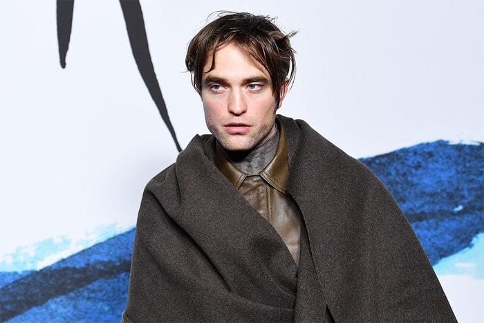 為新電影換上長金髮造型,這個 Robert Pattinson 你還認得嗎?