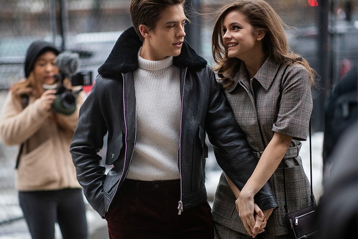#MFW:Barbara Palvin 和男友甜蜜上街,馬尾造型完美配搭 Oversize 西裝引起關注!