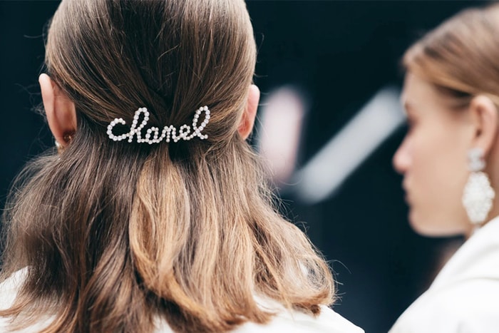 Chanel FW19 最人氣的珍珠頭飾已經有賣了！絕對是今季必備潮物！