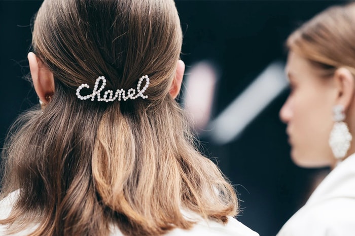 Chanel FW19 最人氣的珍珠頭飾已經有賣了!絕對是今季必備潮物!