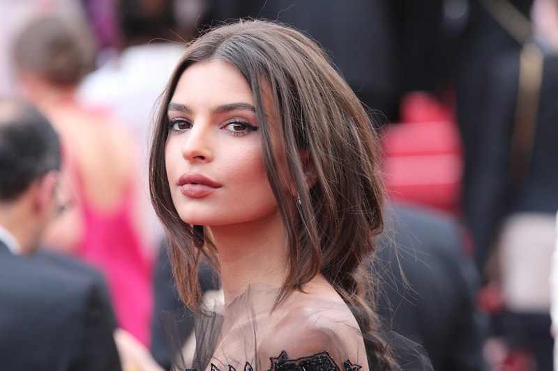 Model Emily Ratajkowski Hair Style