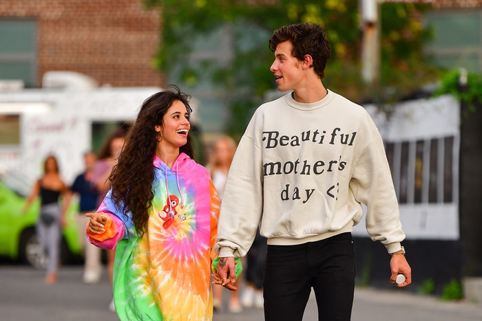 面對狗仔隊偷拍,Shawn Mendes 跟 Camila Cabello 竟以這種爆笑方式應對…