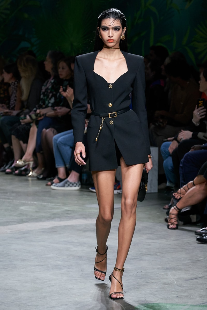 versace mfw jennifer lopez jungle sexy dress 2020 ss throwback