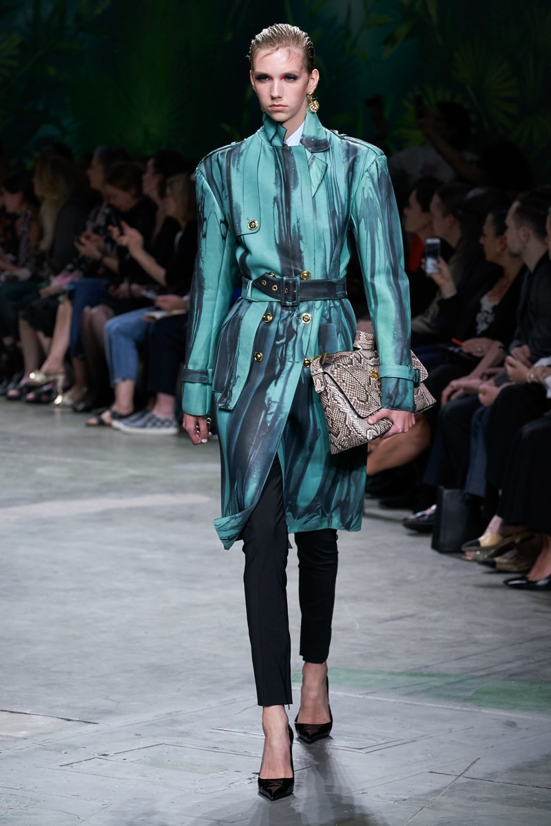 versace mfw jennifer lopez jungle sexy dress 2020 ss throwback
