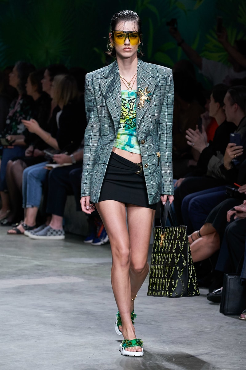 versace mfw jennifer lopez jungle sexy dress 2020 ss throwback