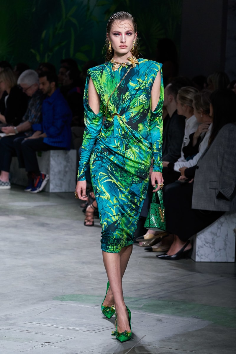 versace mfw jennifer lopez jungle sexy dress 2020 ss throwback