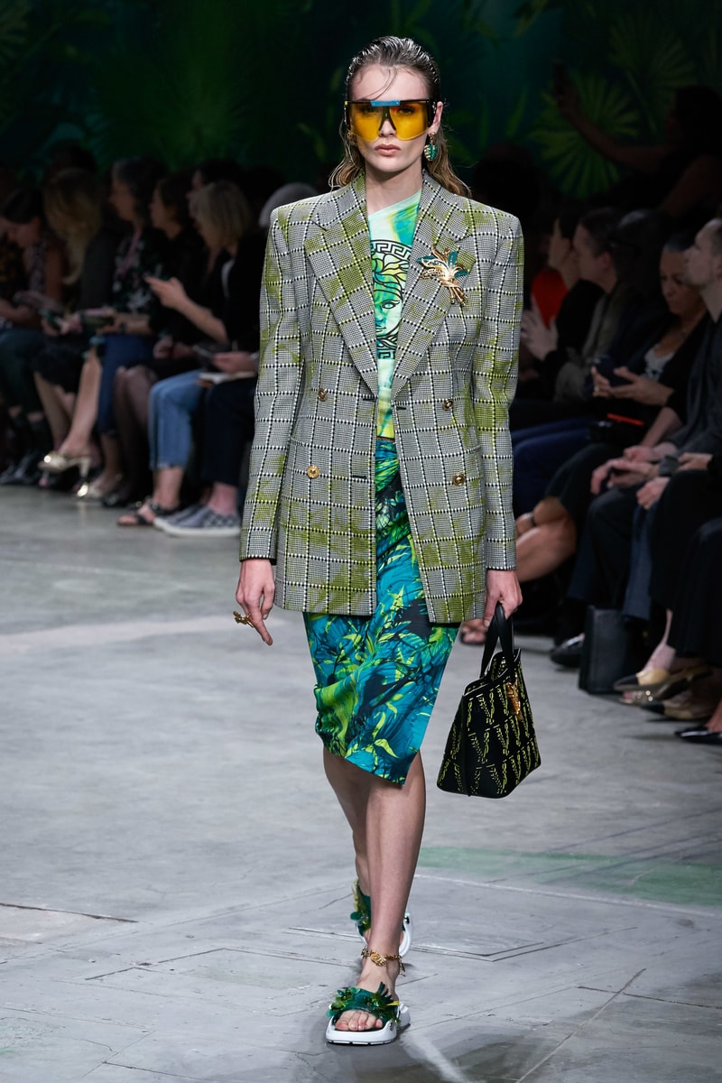 versace mfw jennifer lopez jungle sexy dress 2020 ss throwback