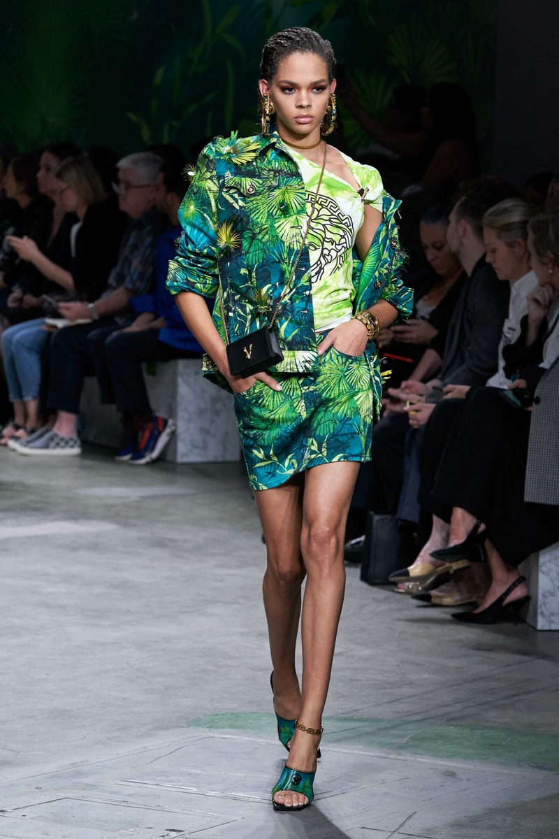 versace mfw jennifer lopez jungle sexy dress 2020 ss throwback