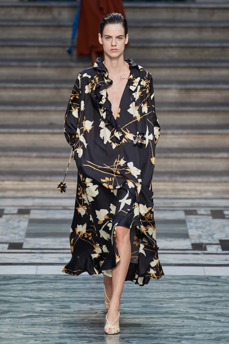 victoria beckham ss20 london fashion week lfw runway