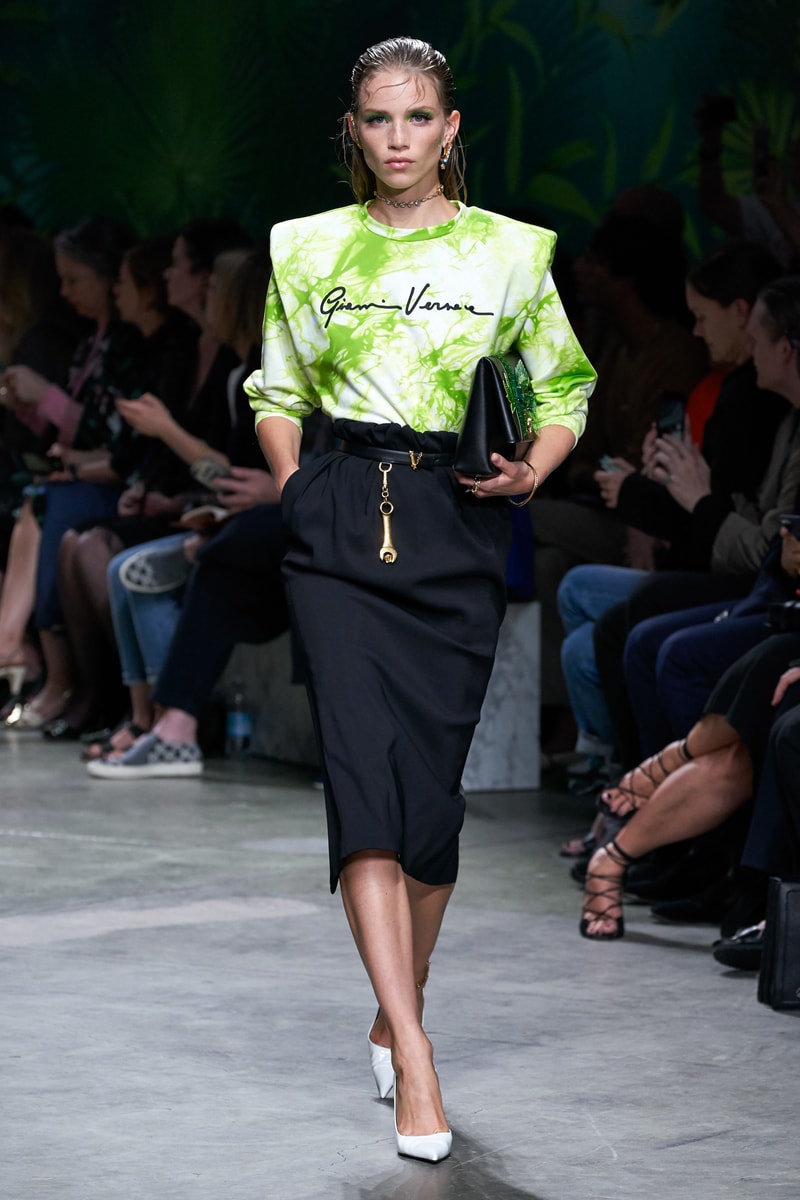 versace mfw jennifer lopez jungle sexy dress 2020 ss throwback