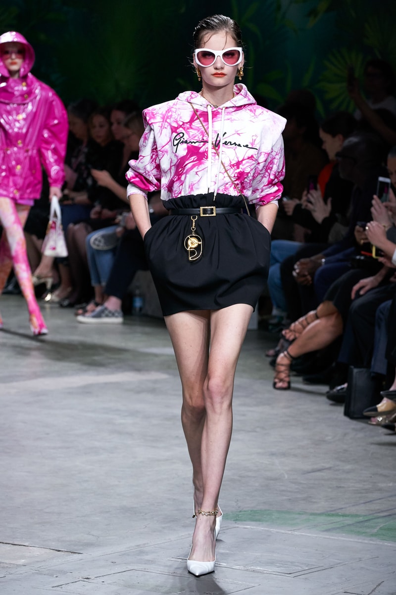 versace mfw jennifer lopez jungle sexy dress 2020 ss throwback