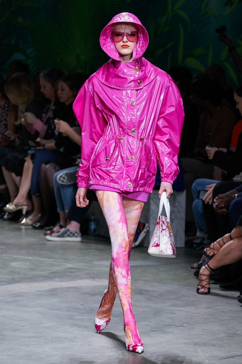 versace mfw jennifer lopez jungle sexy dress 2020 ss throwback