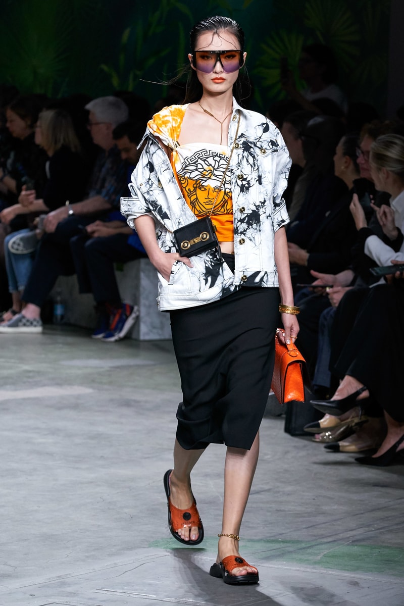 versace mfw jennifer lopez jungle sexy dress 2020 ss throwback