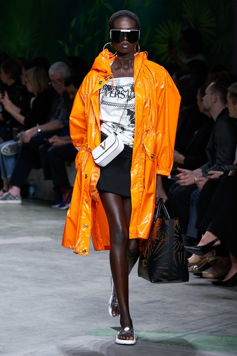 versace mfw jennifer lopez jungle sexy dress 2020 ss throwback