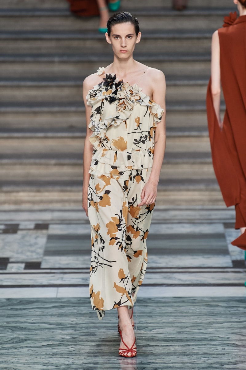 victoria beckham ss20 london fashion week lfw runway