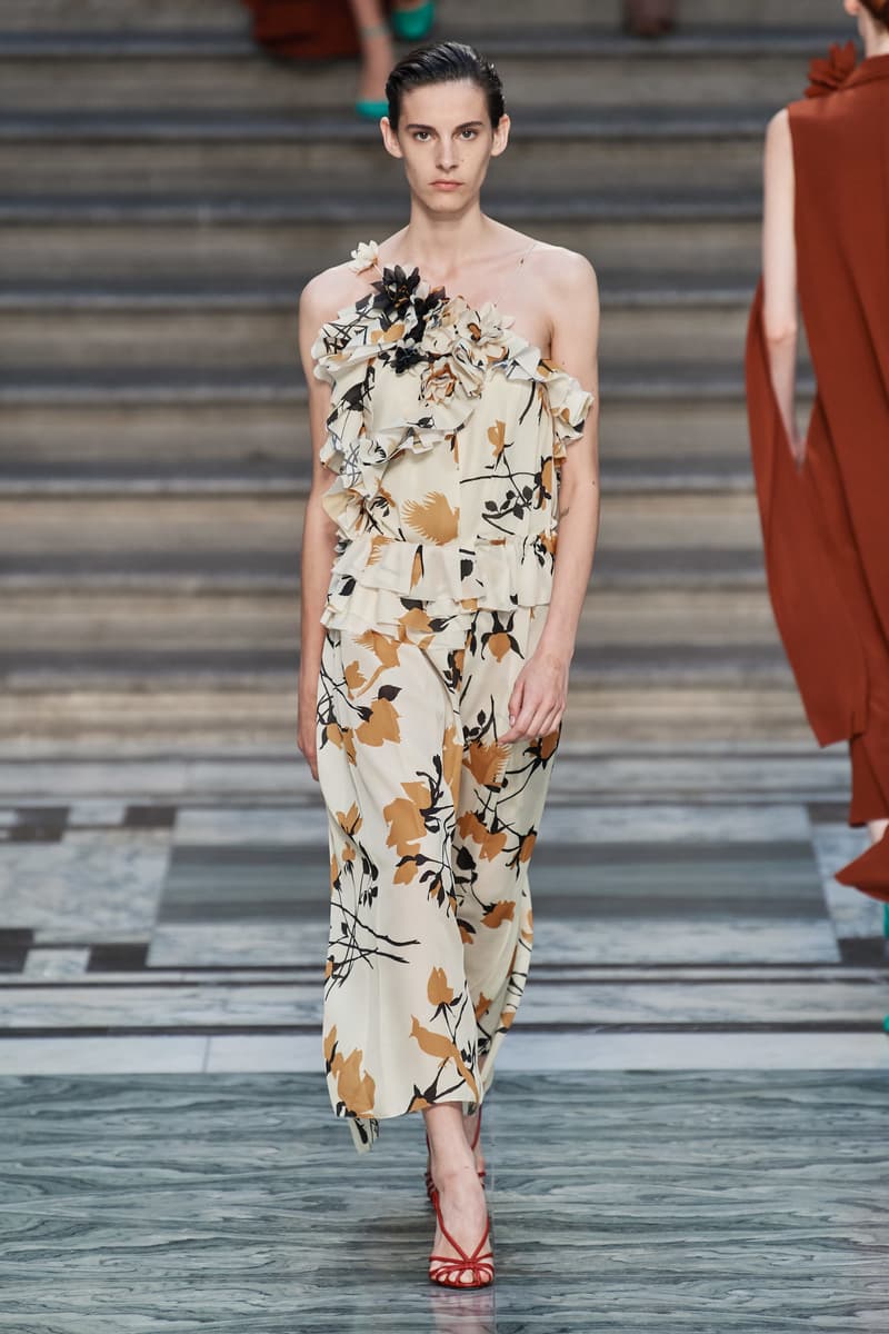 victoria beckham ss20 london fashion week lfw runway