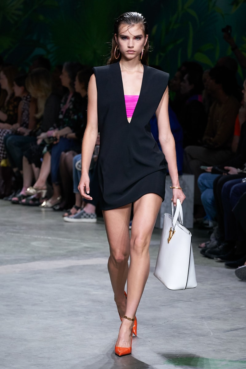 versace mfw jennifer lopez jungle sexy dress 2020 ss throwback