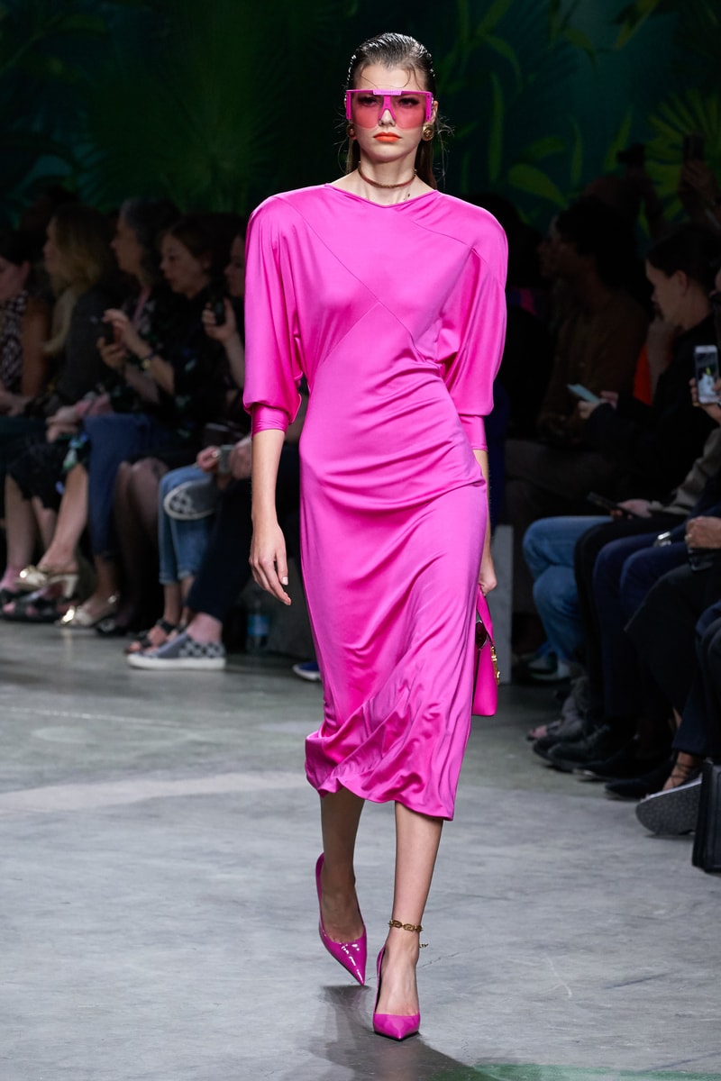 versace mfw jennifer lopez jungle sexy dress 2020 ss throwback
