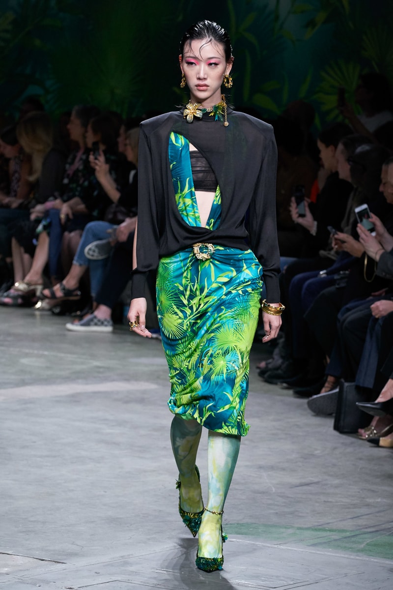 versace mfw jennifer lopez jungle sexy dress 2020 ss throwback