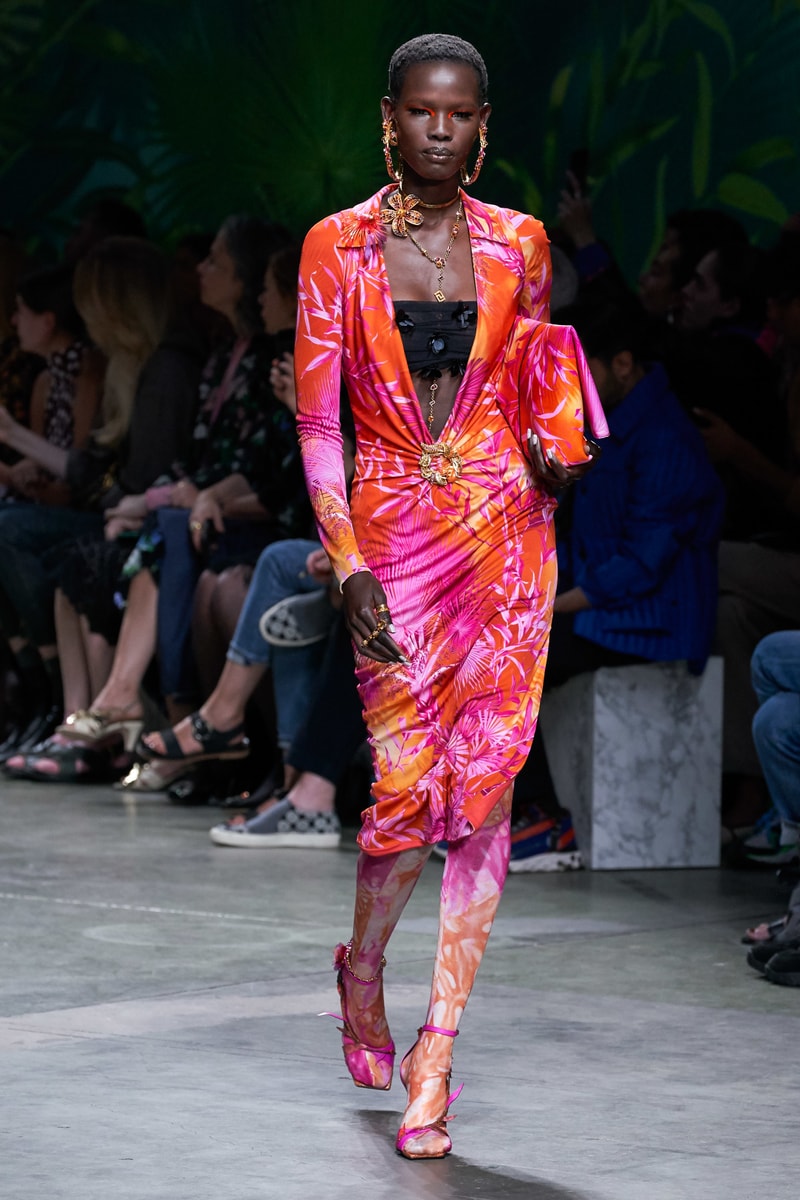 versace mfw jennifer lopez jungle sexy dress 2020 ss throwback