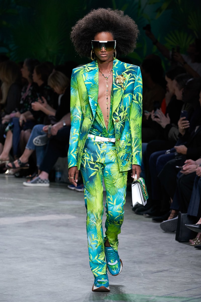 versace mfw jennifer lopez jungle sexy dress 2020 ss throwback