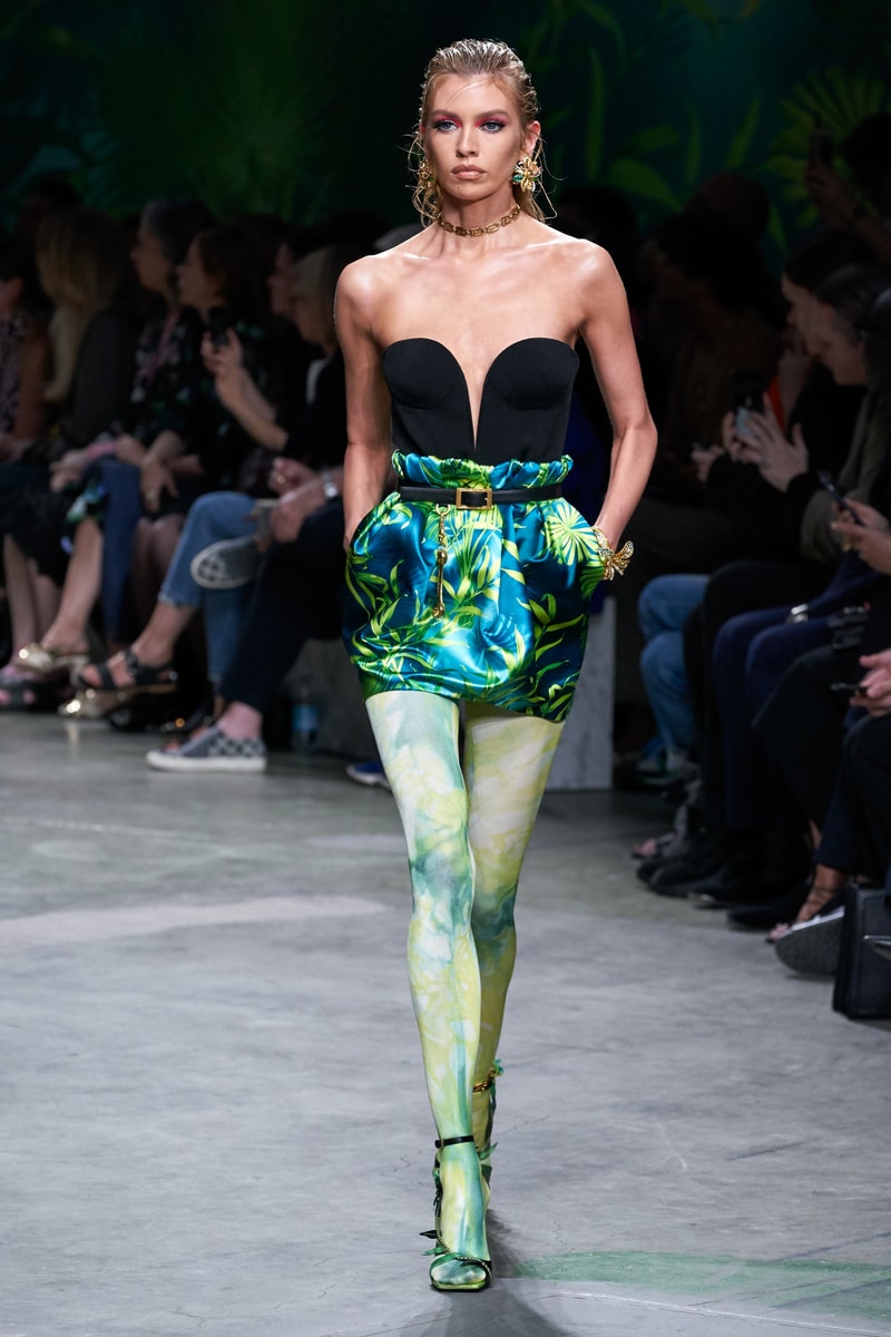 versace mfw jennifer lopez jungle sexy dress 2020 ss throwback