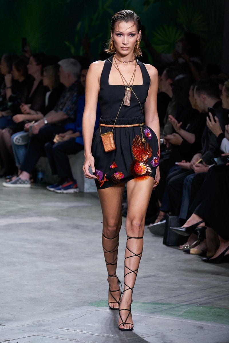 versace mfw jennifer lopez jungle sexy dress 2020 ss throwback