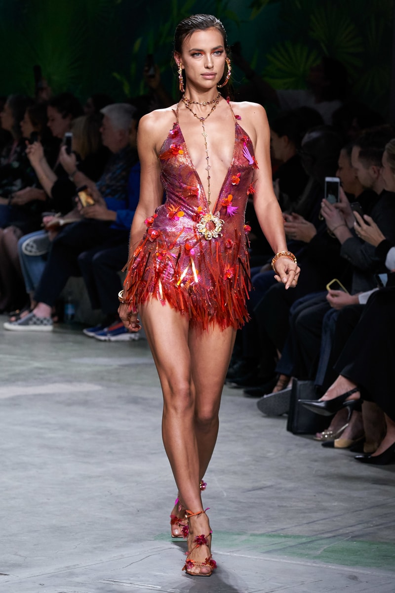 versace mfw jennifer lopez jungle sexy dress 2020 ss throwback
