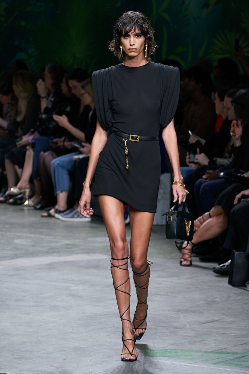 versace mfw jennifer lopez jungle sexy dress 2020 ss throwback