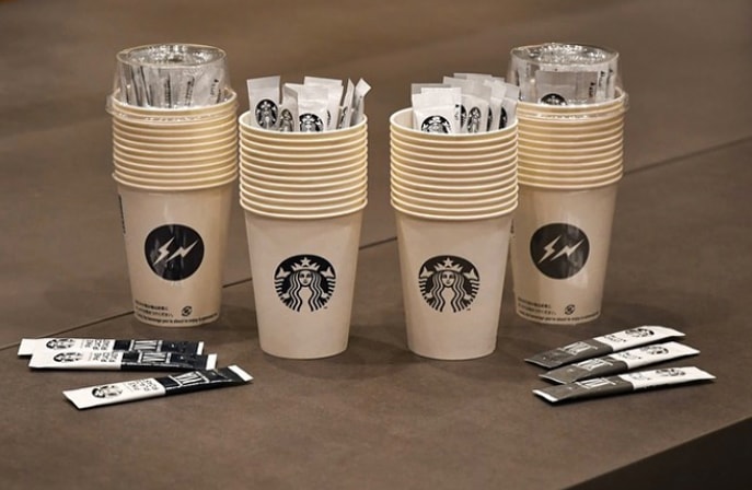 繼冰飲後,fragment design 跟 Starbucks 再次聯乘推出最潮即沖咖啡套裝!
