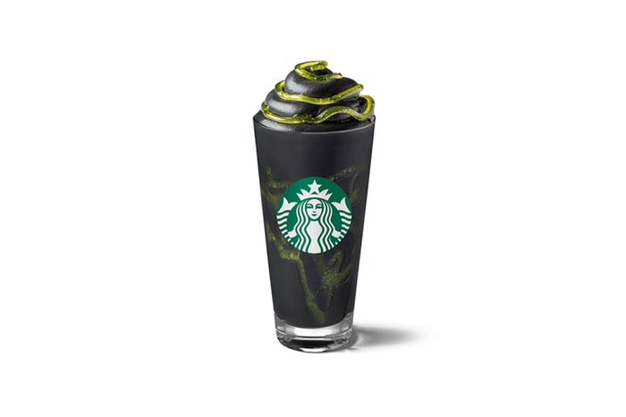 Starbucks 推出超暗黑 Halloween 口味,烏漆墨黑+黏液的星冰樂讓人又怕又想試!