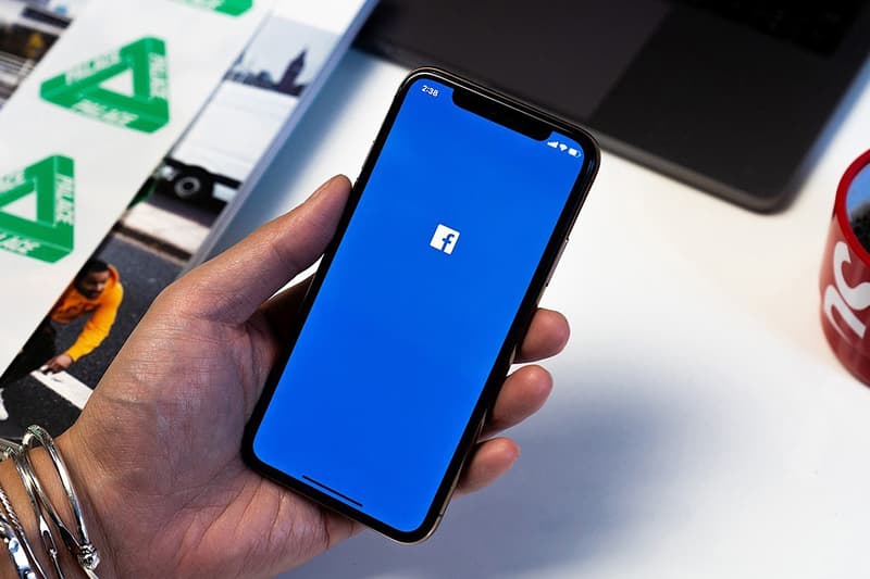 Fecebook iPhone camera privacy Bug