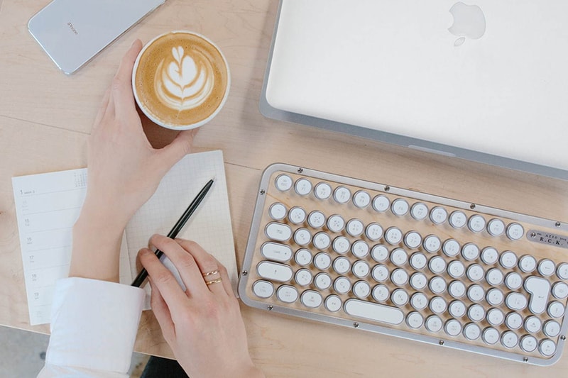 AZIO Retro Classic workspace Keyboard
