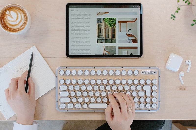 AZIO Retro Classic workspace Keyboard