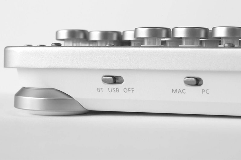 AZIO Retro Classic workspace Keyboard