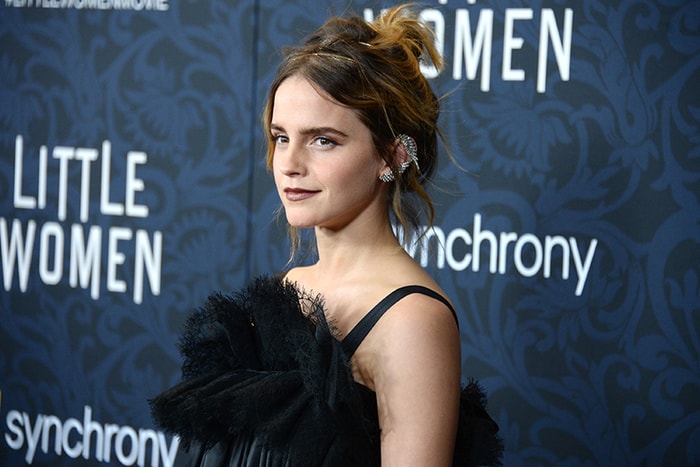 紅毯上許久不見的 Emma Watson，卻因為這身全黑裝扮惹來兩極評價！