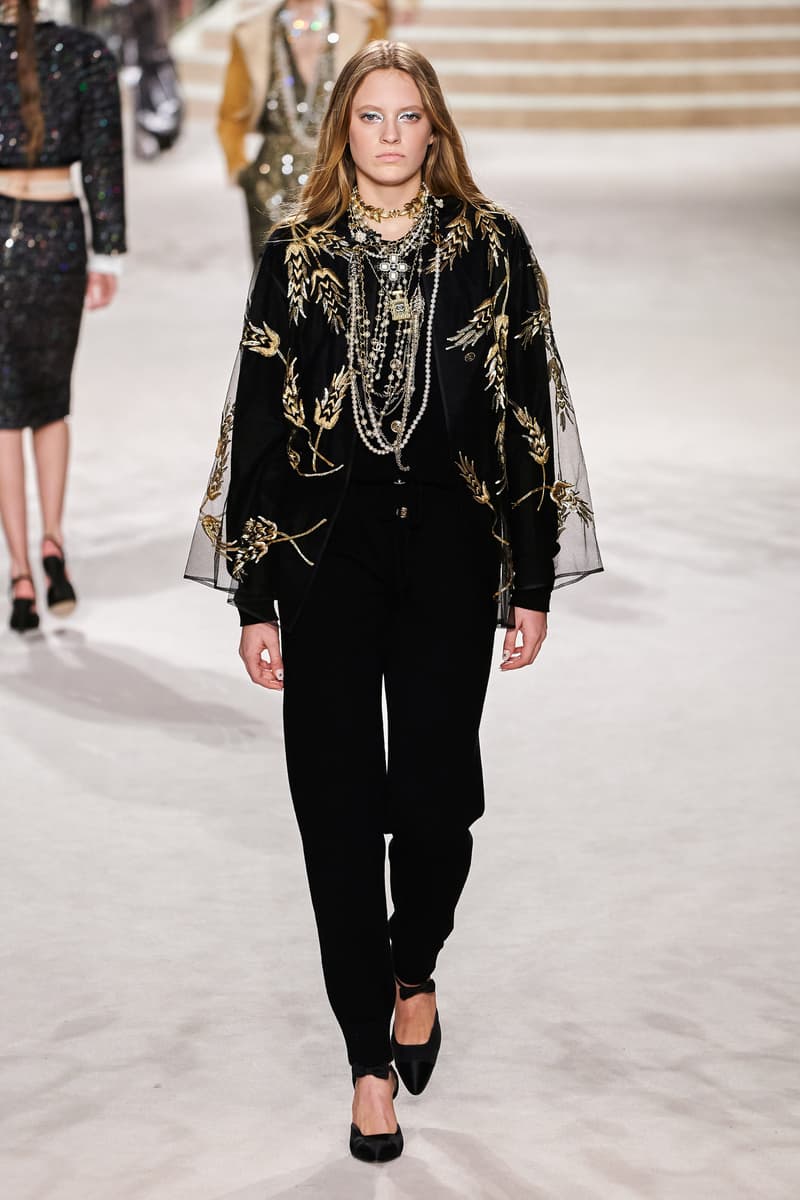 chanel Métiers d'art 2020 pre-fall show cambon 31