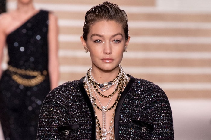 還未想好聖誕穿搭?像 Gigi Hadid 這樣穿西裝,帥氣得來又上鏡!
